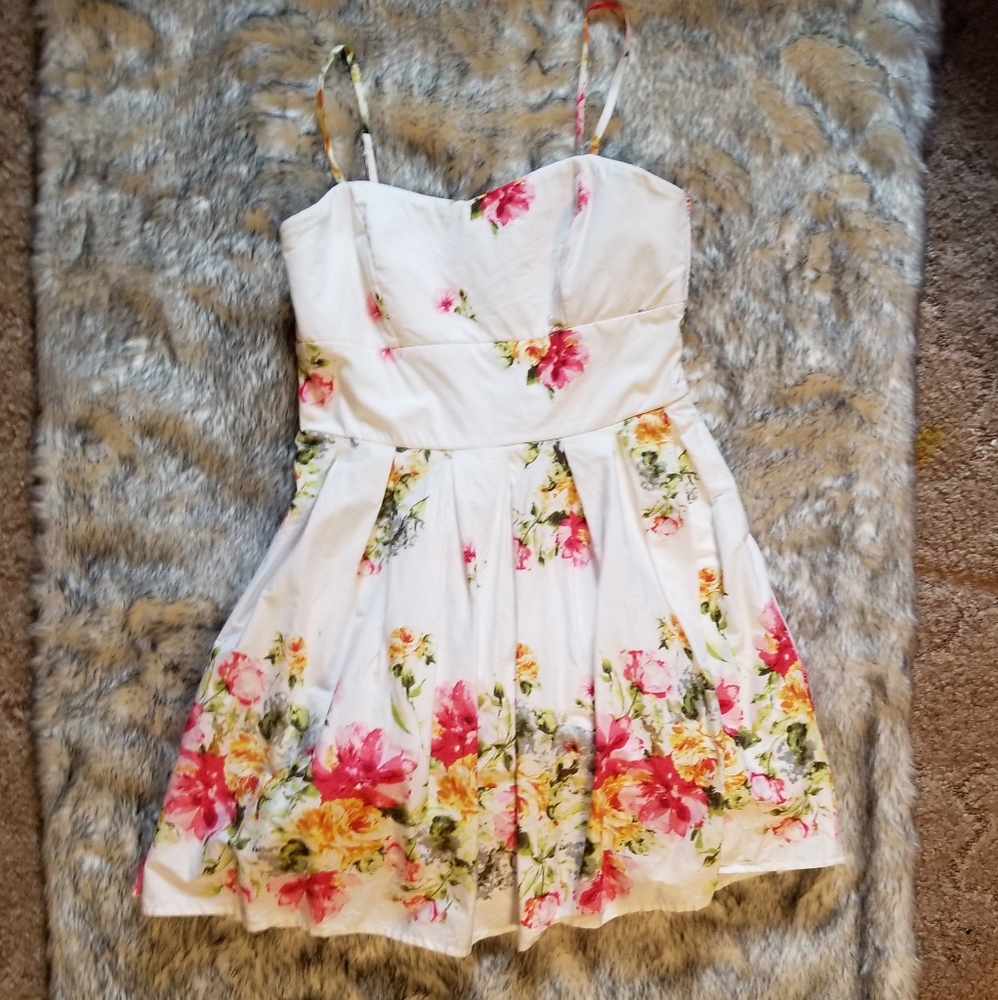 SALE! HP🌈 Rue21 White Floral Dress